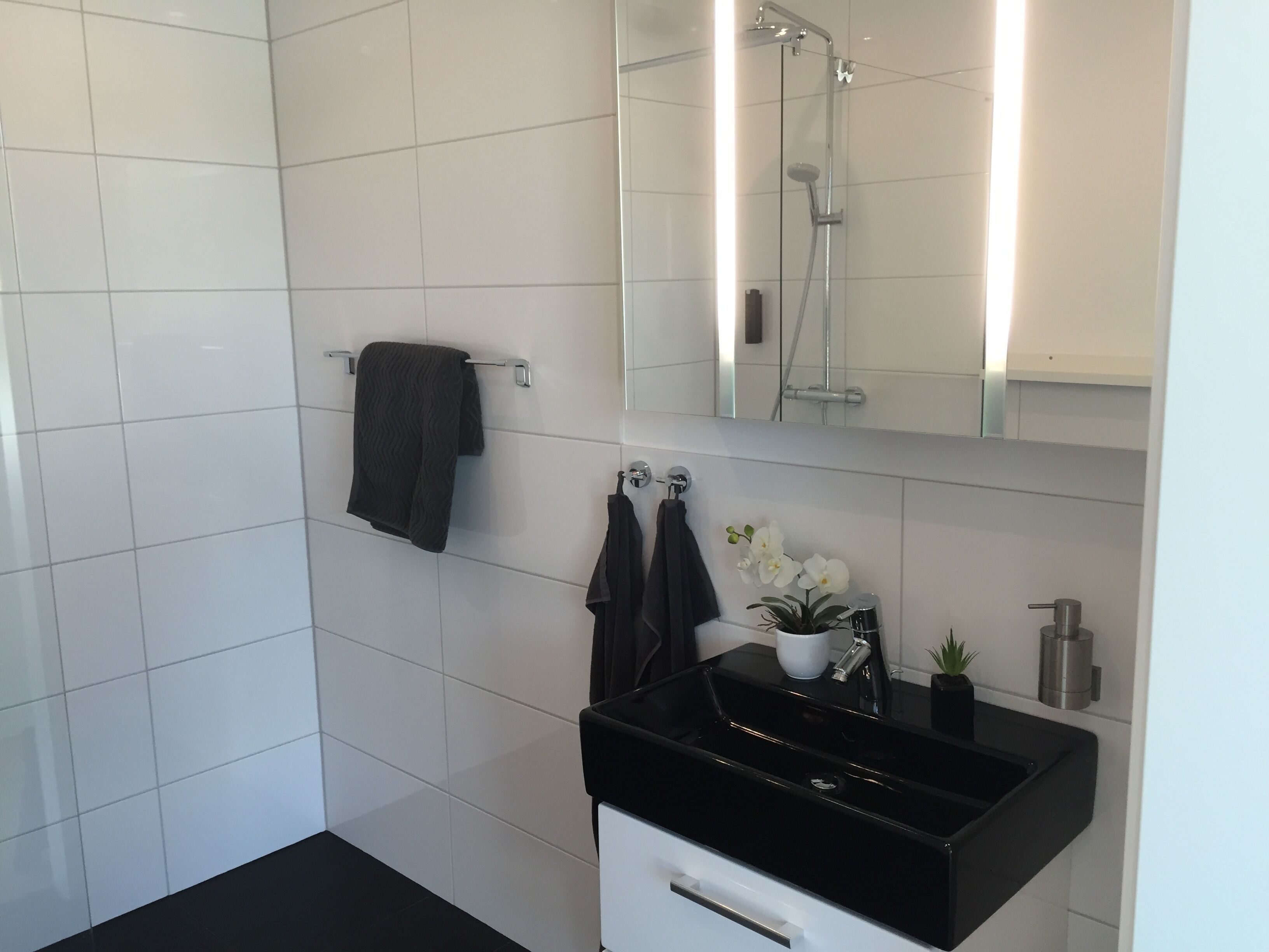 Haartrockner, Handtücher, Toilettenpapier