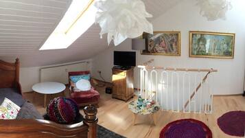 2 bedrooms, desk, iron/ironing board, free WiFi