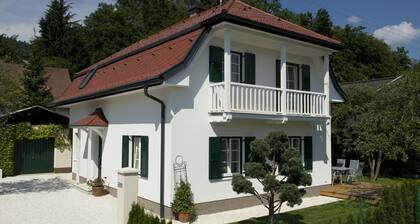 Casa de vacaciones con playa de baño en el lago Wörthersee, 2-7 personas, tiempo de descanso con una mascota