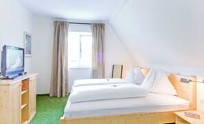 3 Schlafzimmer, Zimmersafe, Bügeleisen/Bügelbrett, Reisekinderbett