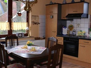 Refrigerador, microondas, horno y periquera 