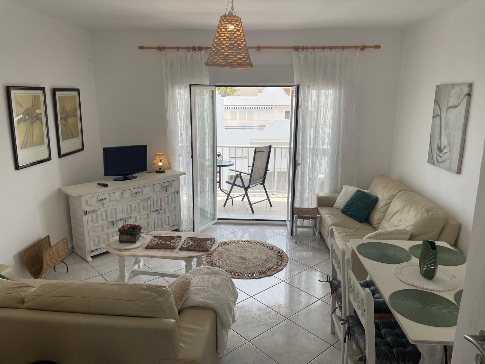 Télévision, chaîne hi-fi