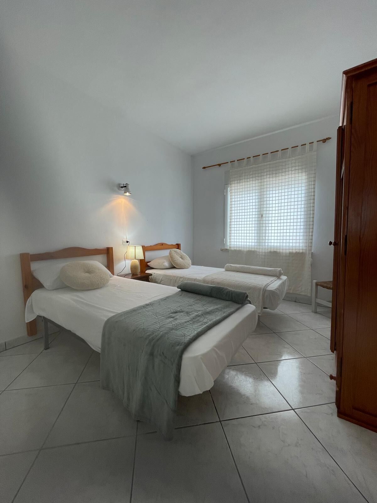 2 bedrooms, iron/ironing board, bed sheets