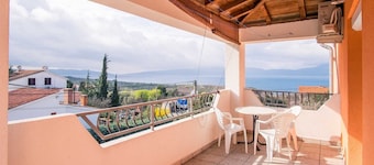 Apartment JENNY 1 with pool and sea view