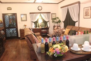 Casa (Holiday) | Sala de estar | Televisión de pantalla plana de 42 pulgadas con canales por cable