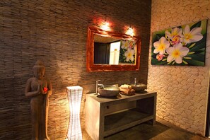 Interior - Authentic Beachvilla with cook, private pool, staff and lush tropical garden (Seririt)