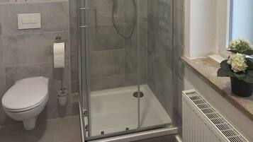 Combined shower/tub, hair dryer, towels, soap
