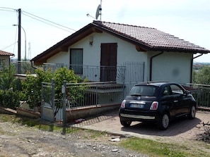 Property grounds - New beautiful villa, close to the sandy beach. Large terrace. Garden. (Pietrasanta)