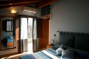 3 bedrooms, WiFi, bed sheets - New beautiful villa, close to the sandy beach. Large terrace. Garden. (Pietrasanta)