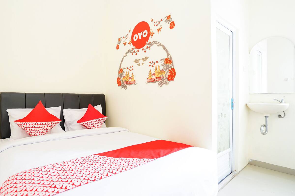 Een bureau, geluiddichte muren, gratis wifi, beddengoed