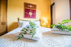 4 bedrooms, iron/ironing board, free WiFi, bed sheets