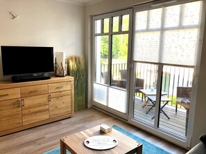 TV, bøker og stereoanlegg