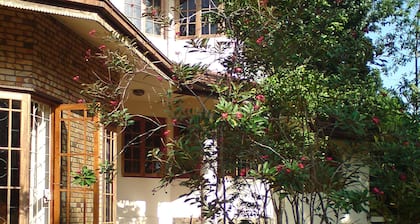 Ruhiges Ferienhaus unweit vom Botanischen Garten Peradeniya bei Kandy