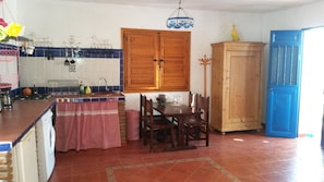 Fridge, stovetop, coffee/tea maker, electric kettle