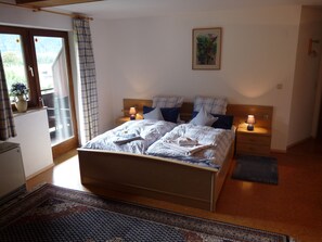 2 bedrooms, in-room safe, iron/ironing board, free WiFi - Large (80 m²) apartment with a direct view of the National Park Mountains (Uttendorf)