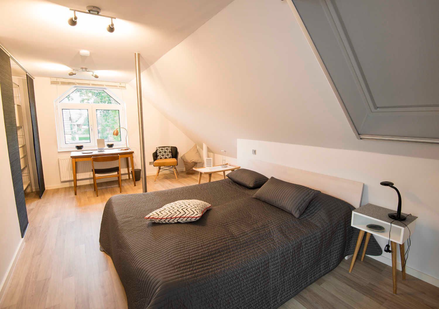 2 bedrooms, desk, iron/ironing board, WiFi