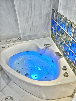 Dusche, Haartrockner, Bidet, Handtücher