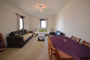 Apartment, 1 Schlafzimmer | Wohnbereich | LCD-Fernseher