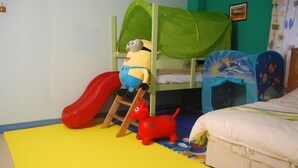 Triple Room, Multiple Beds, Non Smoking | Desk, WiFi (free), bed sheets - 101 Homestay (Dongshan)