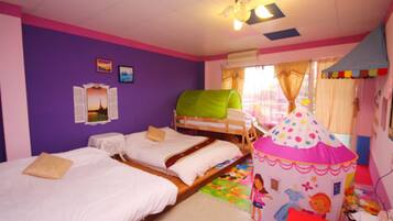 Family Room, Multiple Beds, Non Smoking | Desk, free WiFi, bed sheets