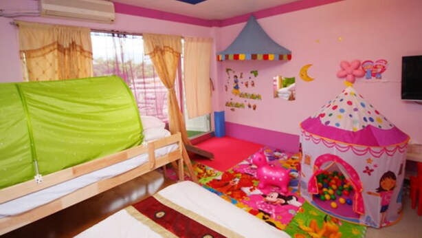 Family Room, Multiple Beds, Non Smoking | Desk, WiFi (free), bed sheets - 101 Homestay (Dongshan)