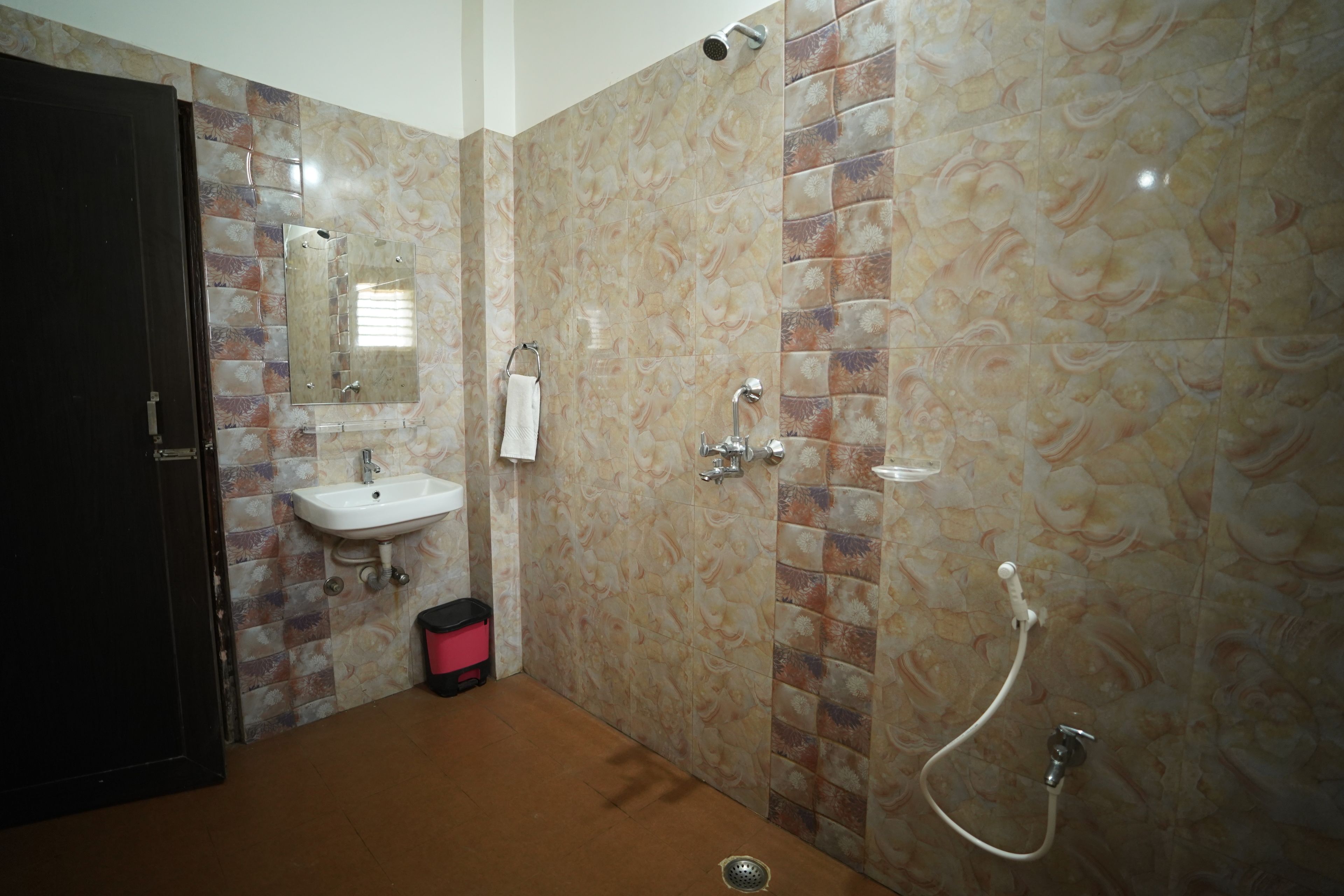 Deluxe Double Room, Shared Bathroom | Bathroom | Shower, free toiletries, slippers, towels