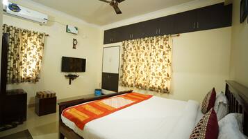 Executive Room, 1 Double Bed | Select Comfort beds, in-room safe, individually decorated