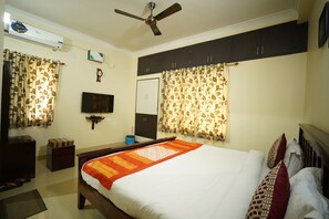 Executive Room, 1 Double Bed | Select Comfort beds, in-room safe, individually decorated
