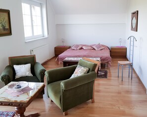 5 bedrooms, in-room safe, iron/ironing board, free WiFi