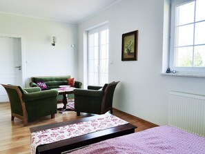 TV, fireplace, DVD player, stereo