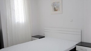 1 habitación, tabla de planchar con plancha y wifi gratis 