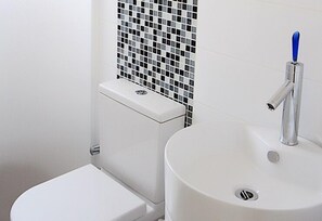 Apartment | Bathroom | Shower, hair dryer