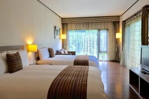 Superior Quadruple Room | Desk, soundproofing, free WiFi, bed sheets