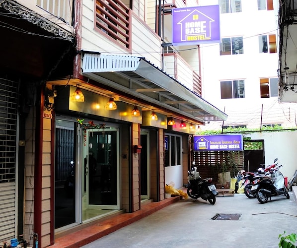 Exterior - Home Base Hostel - Adults Only (Bangkok)