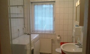 Hair dryer - 1-bedroom apt. 'U1' 1 - 3 persons, about 40 square meters, in Usingen, 25km to Frankfurt-Nord. (Usingen)
