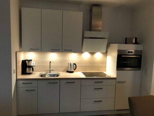 Fridge, oven, dishwasher, coffee/tea maker