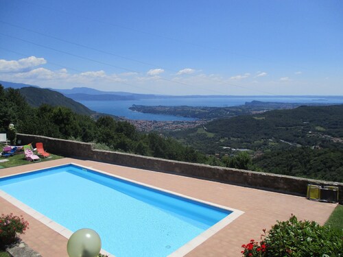 Apartment in the old castle monastery Lake view pool