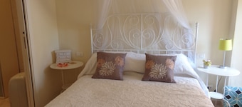 Lejlighed i det gamle slotskloster Lake view pool