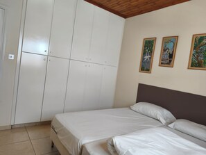 2 bedrooms, iron/ironing board, WiFi (free), bed sheets