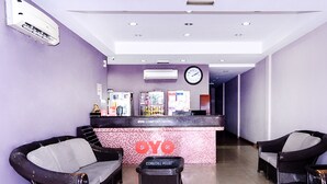 Quầy tiếp tân