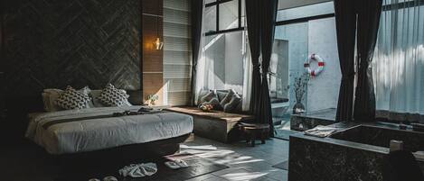 Villa with Private Pool | 1 makuuhuone, tallelokero huoneessa, työpöytä, pimennysverhot