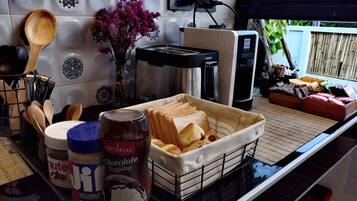 Daily local cuisine breakfast for a fee
