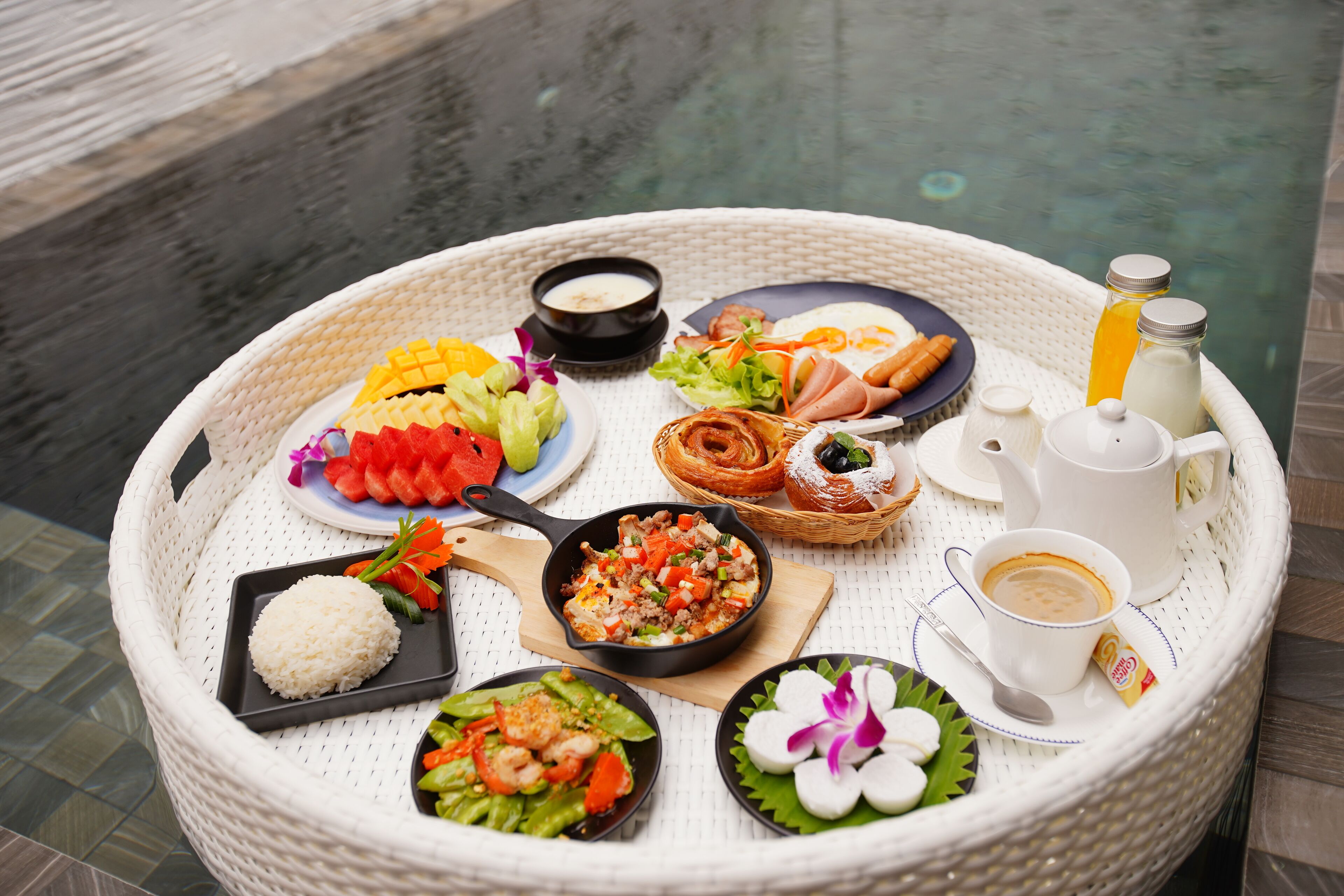 daily local cuisine breakfast (thb 300 per person)