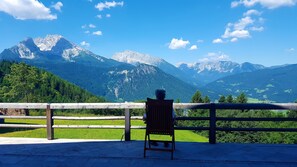 meditatives Eintauchen in die mystische Bergwelt 