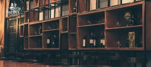 Bar (trong khuôn viên)