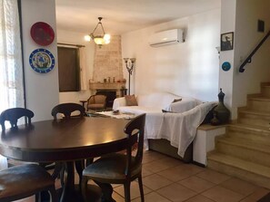 Villa | In-room dining