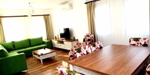 Villa | Wohnzimmer | LCD-Fernseher