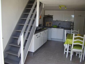 雪櫃、微波爐、焗爐、爐具