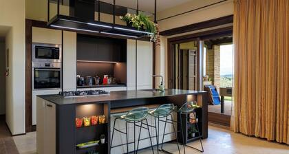 IDEAALINEN VILLA PERHEILLE, ILMASTOINTI, SUURI UIMA-ALLAS, KAUNIS PANORAAMA