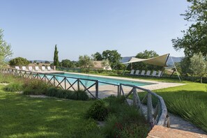 Piscine extérieure, piscine chauffée